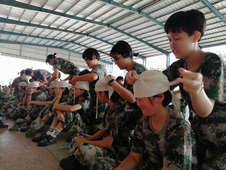 11 学习急救包扎.jpg