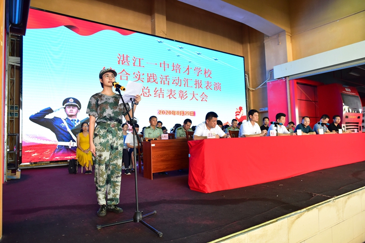 21 新生代表发言.jpg