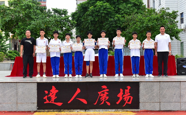 18二等奖获奖班级合影.jpg