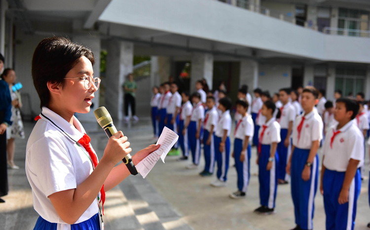 1小学部感恩之行开启.JPG