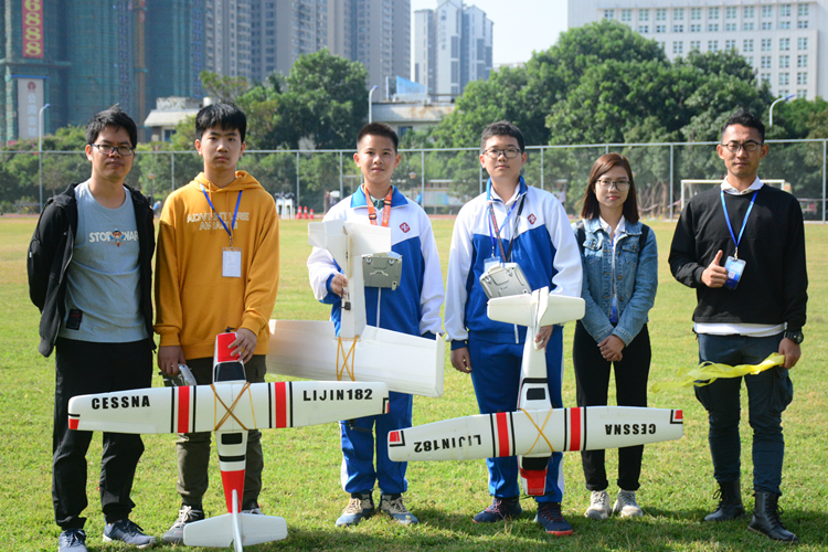 ④指导老师与参加固定翼空战队员合影.jpg