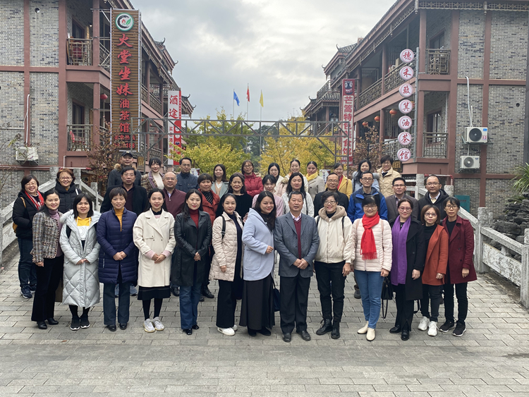 01 湛江教育系统高级教师送教团队合影.jpg