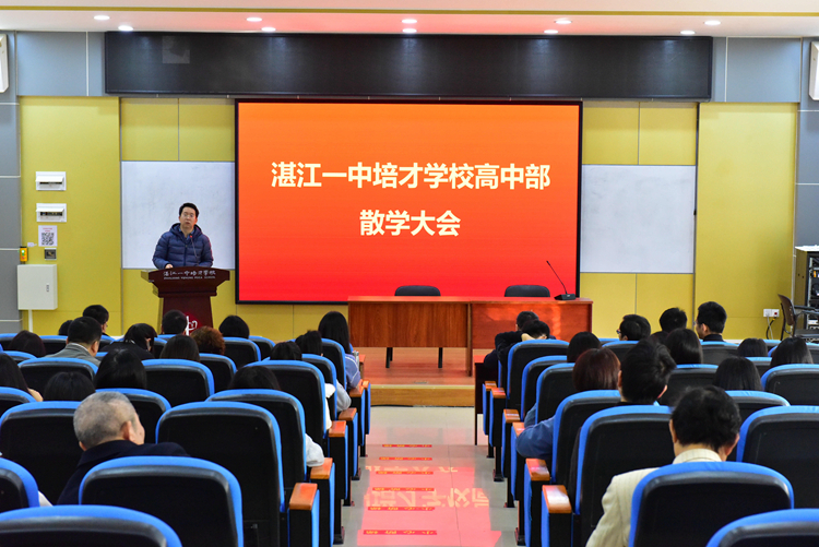 1.资俊军主任主持会议.jpg