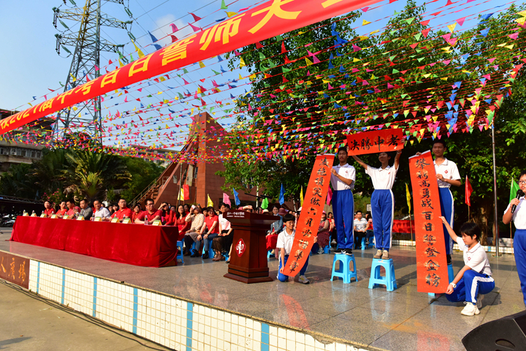 5初二学弟学妹送祝福.JPG