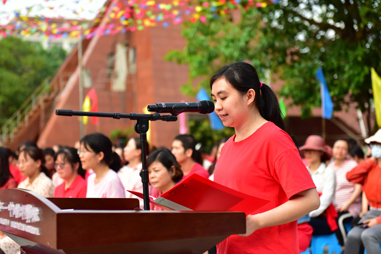 7初三教师代表姚琦发言.JPG