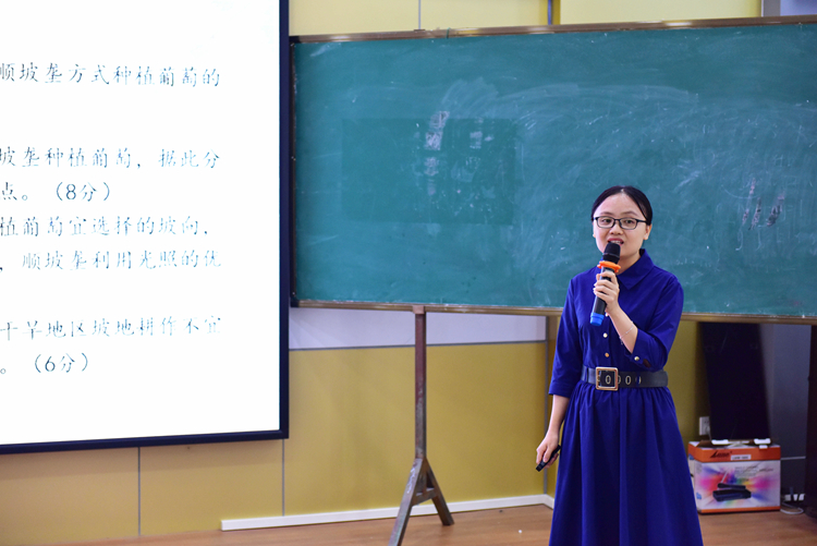 11.黎达玲老师的地理说题妙趣横生.JPG