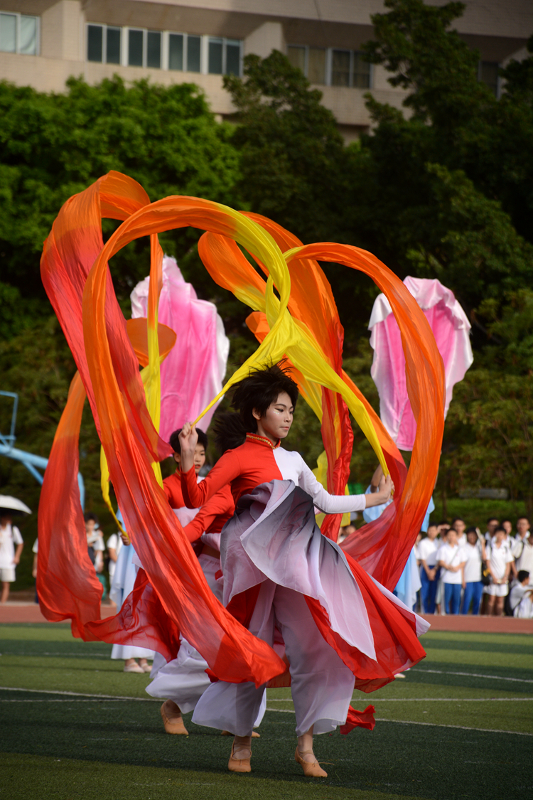 1.校舞蹈队表演.jpg