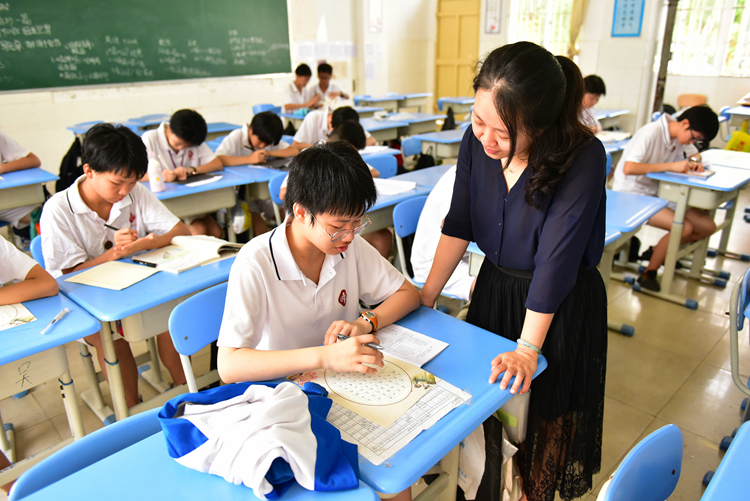15.语文硬笔书法比赛.JPG