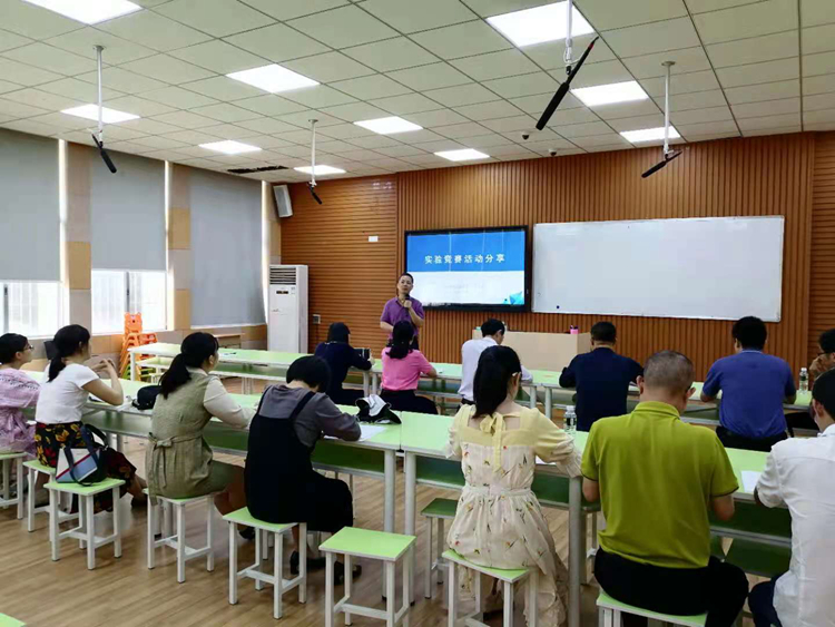3与会老师认真学习并记录笔记.jpg