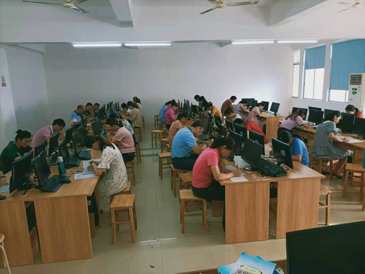2数学科比赛现场（一）.jpg