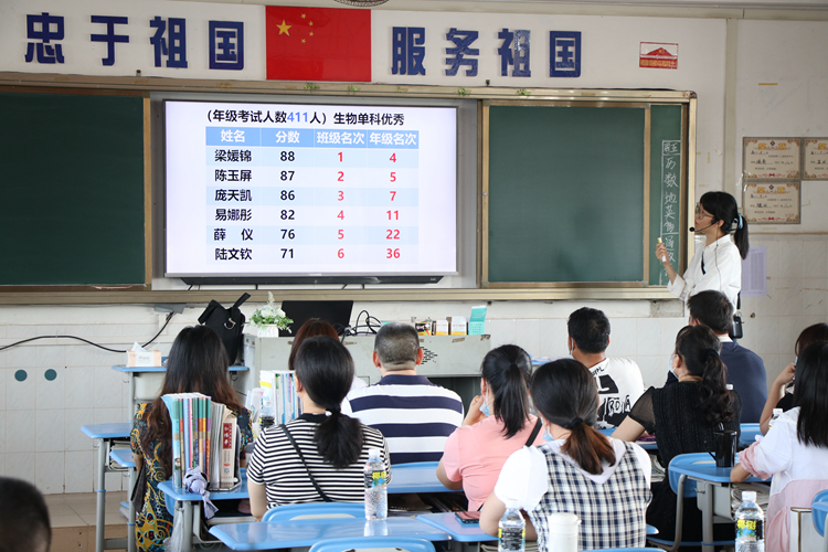 15、班主任倾情发言.jpg