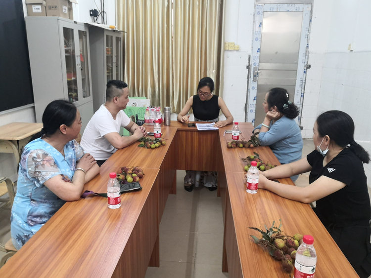 25、坦诚高效的家长委员会会议.jpg