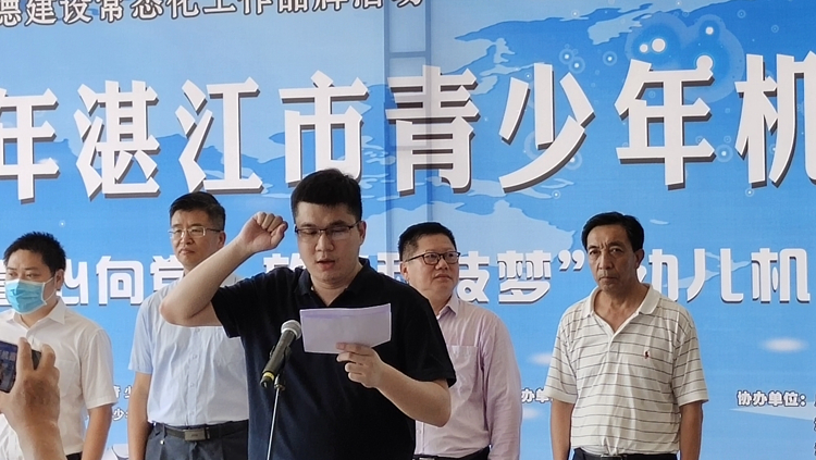 05裁判员代表宣誓.jpg