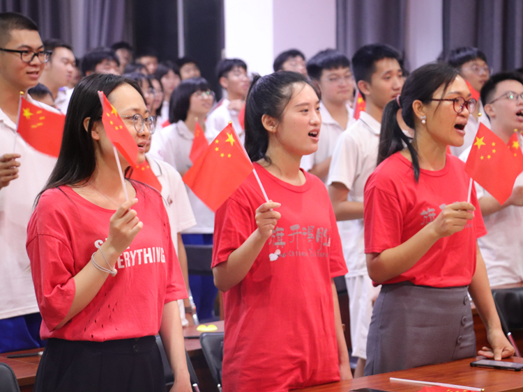 7、老师合唱《没有共产党就没有新中国》.JPG