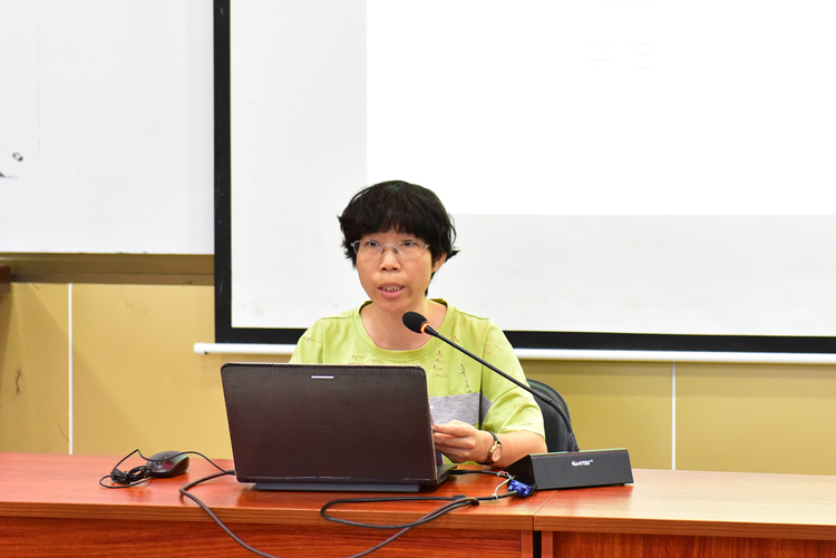 14新初三级长黄小琳副主任发言.jpg
