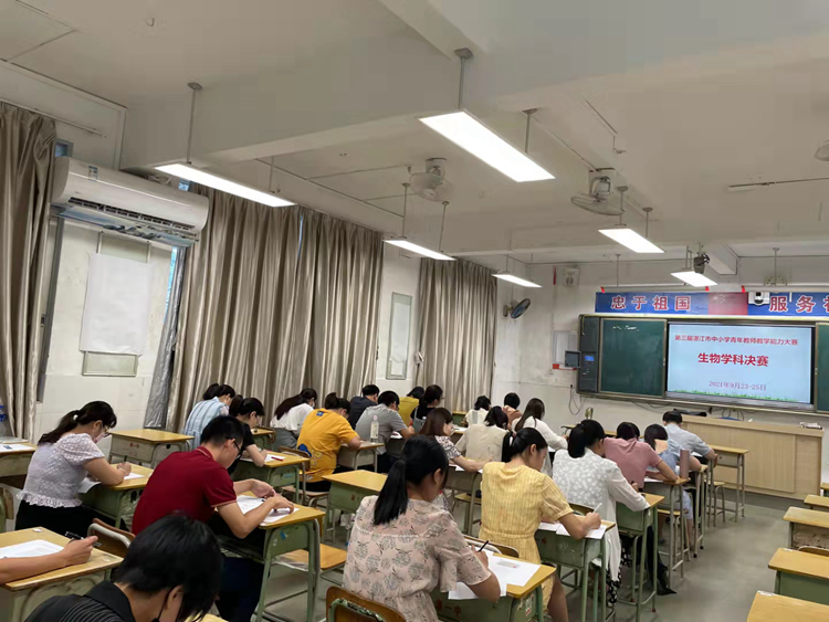 02+教师们原创题命制.jpg