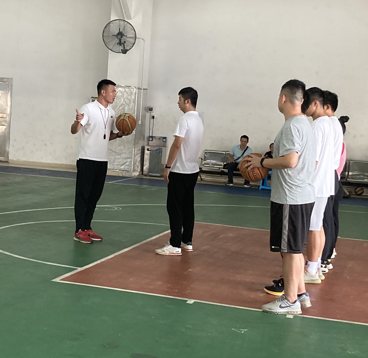 5.莫容强老师指令明确，颇有名将风范.jpg