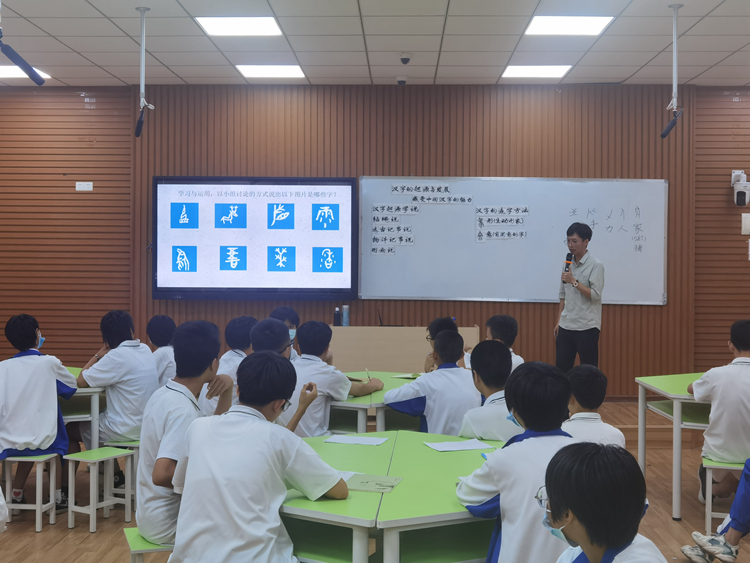 图3：何伟军老师多次认真地磨课.jpg