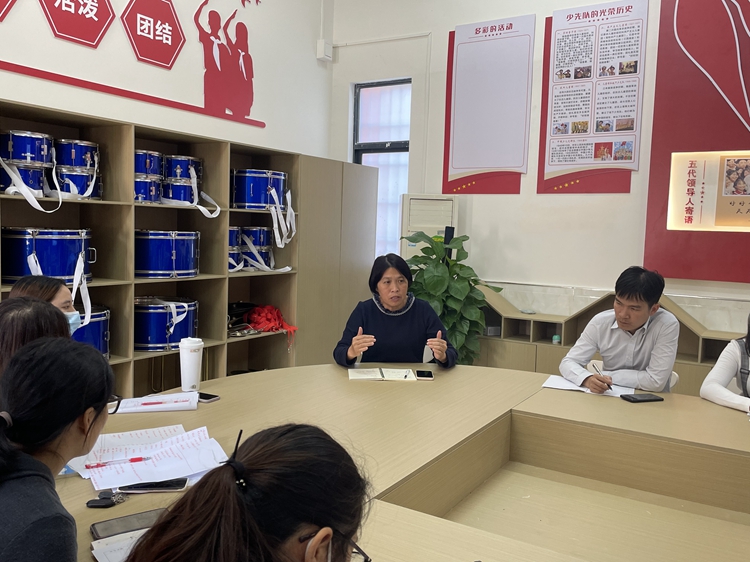 【梁观伍副校长总结指导数学教学研讨会工作】.jpg