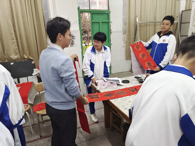 何伟军老师.jpg