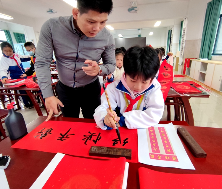 龙春湛老师.jpg