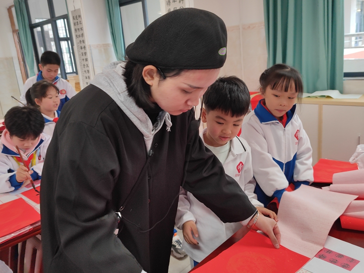 黄小燕老师.jpg