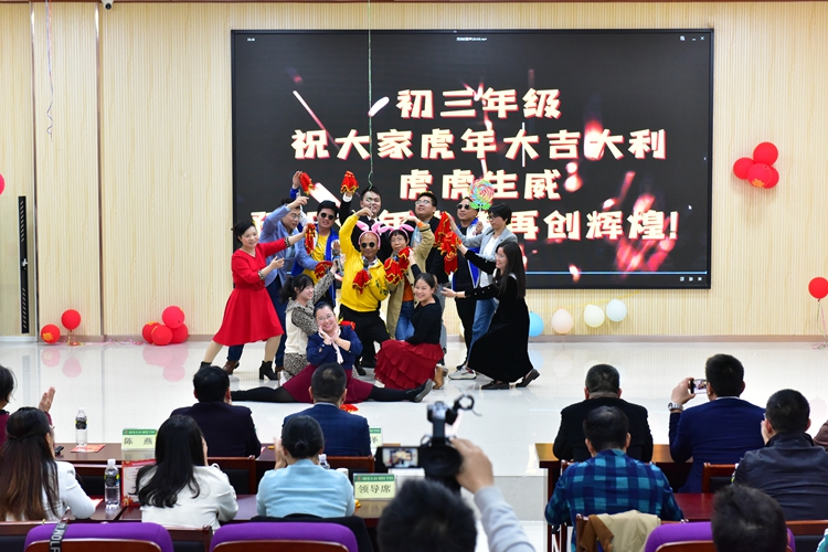 7初三歌曲串烧《流淌的歌声》.JPG