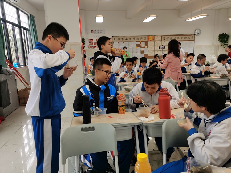 14嗨，少年，汤可口不.jpg