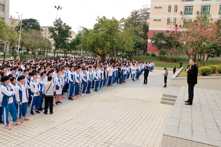 8同学们认真听讲，会场纪律严明.jpg