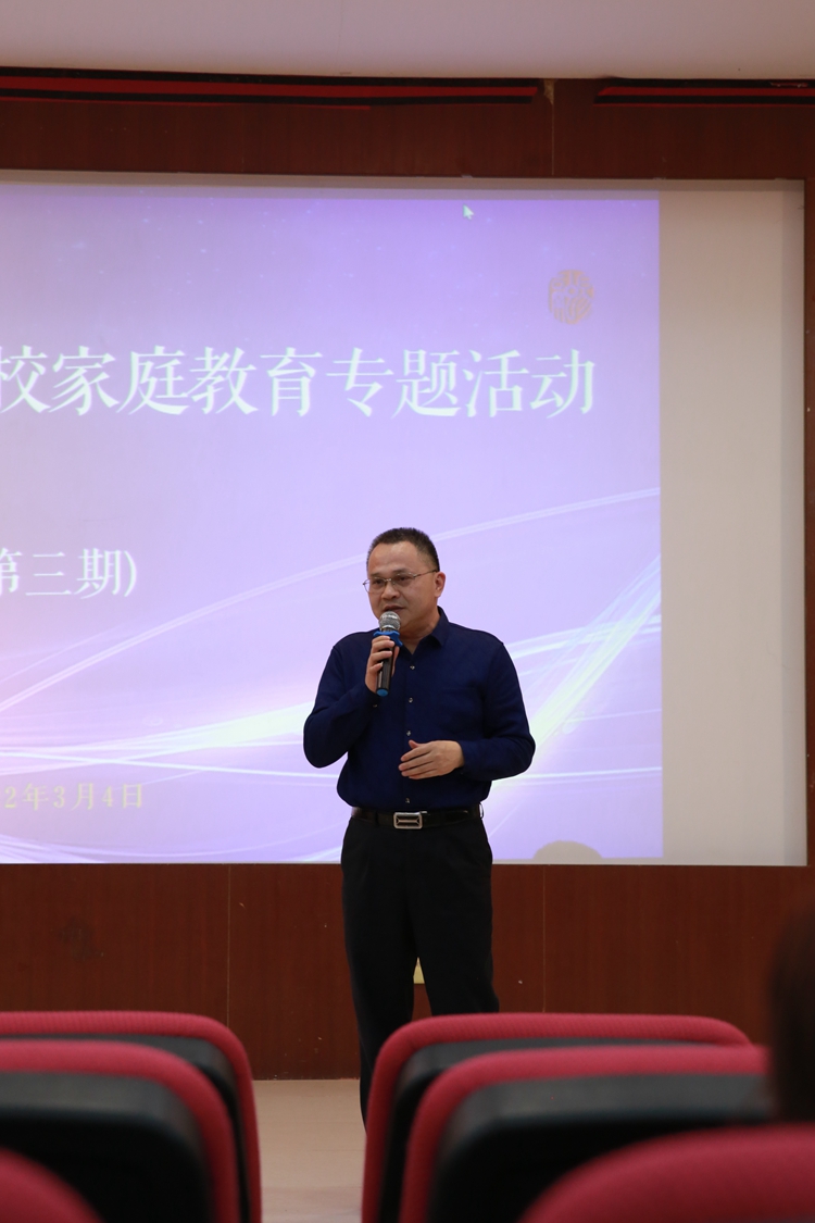 10、胡龙华副校长总结发言.jpg