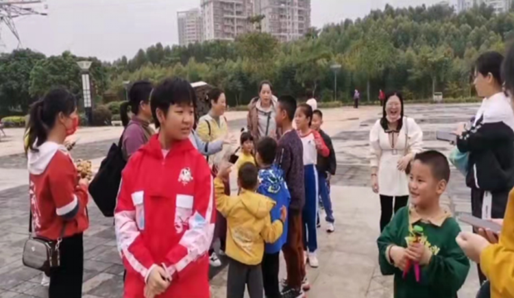 人间最美三月天 铿锵玫瑰笑开颜579.png