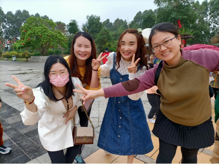 人间最美三月天 铿锵玫瑰笑开颜643.png