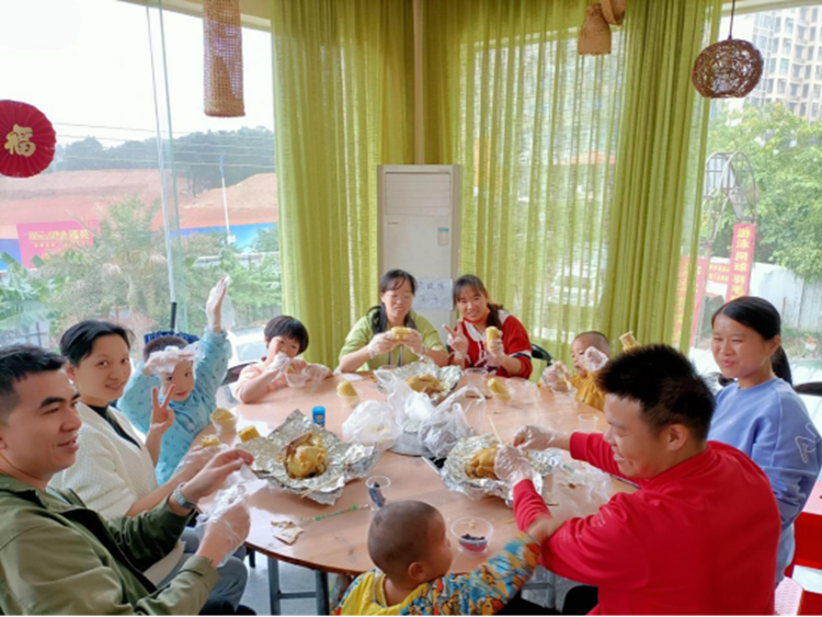 人间最美三月天 铿锵玫瑰笑开颜881.png