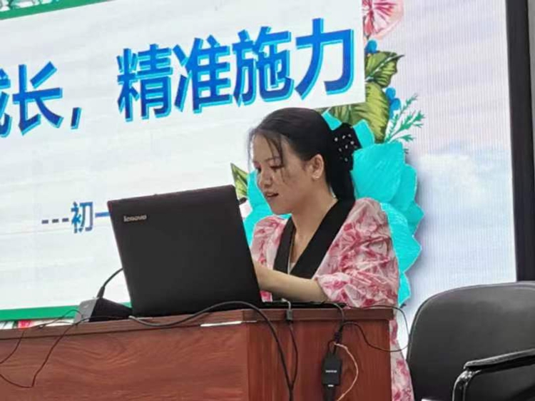 8历史科肖倩老师.jpg