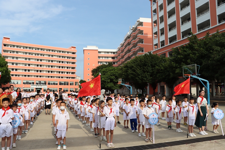 图1：入队仪式.JPG