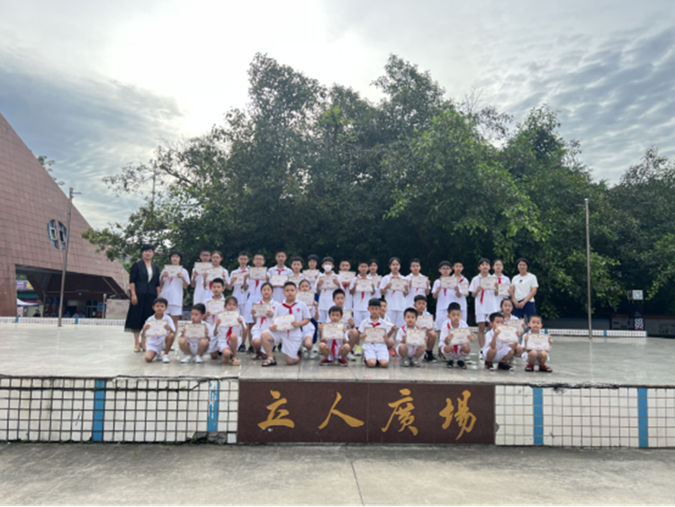 一二年级语文趣味知识竞赛新闻稿1442.png