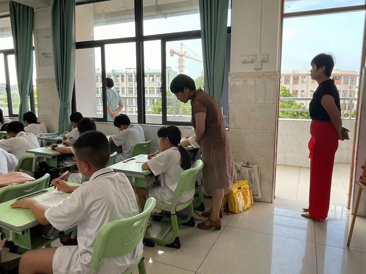 图六：领导亲临现场.jpg