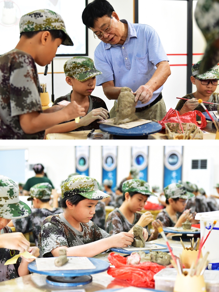 图8 雕塑名师简向东老师指导学生制作泥塑.jpg