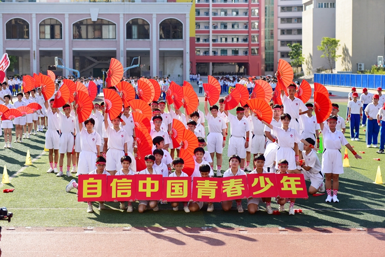 13.自信中国，青春少年.JPG