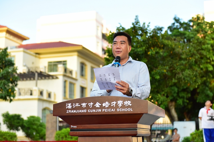 17.陈超荣主任宣布比赛结果.JPG