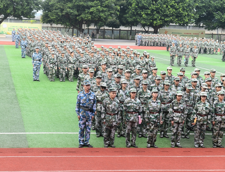 图5：早晨全体集合.jpg