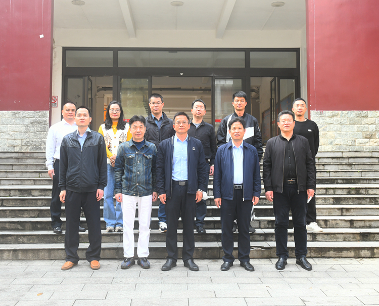 5、曾海声副厅长巡视合影.jpg