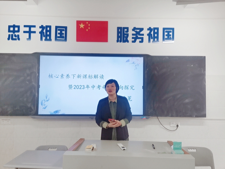 图1 李莎莎老师作考场致辞并介绍活动流程.jpg