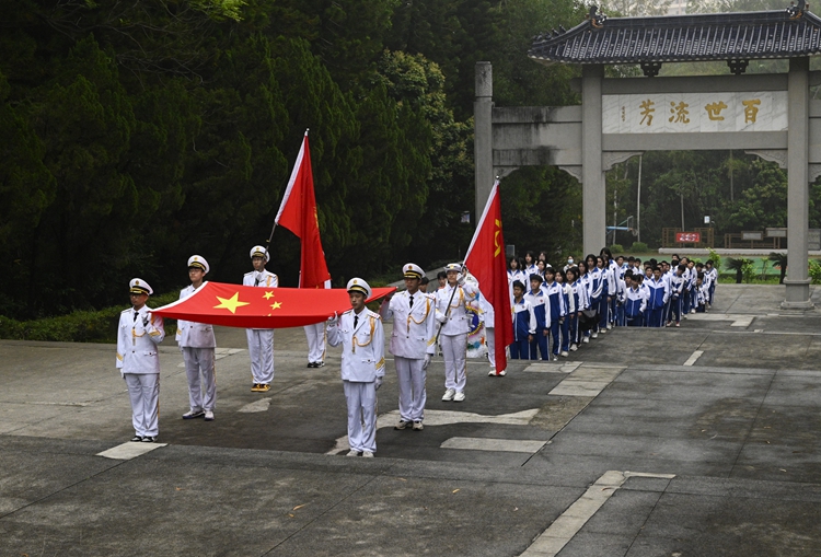 （12）“祭英烈”活动.JPG