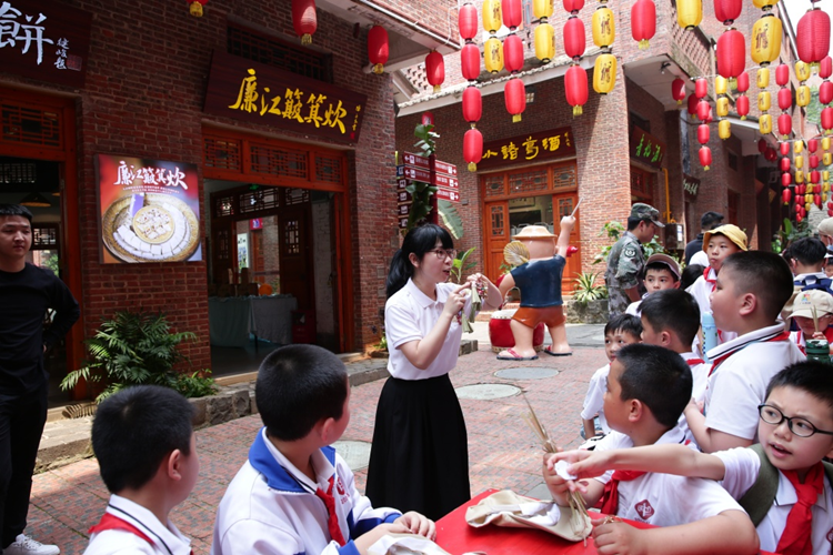 图18：跟着传承人学手艺.png