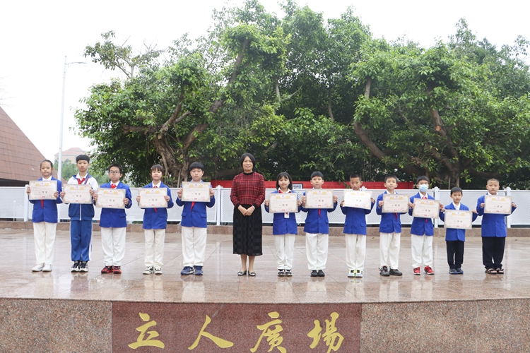 图片15：荣获一等奖.jpg