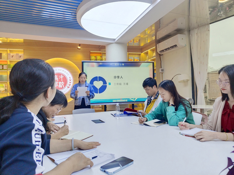 图2：王瑾老师分享阅读感受.jpg