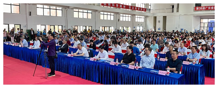 图2：强大的评审阵容.jpg