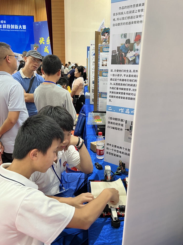 图5：评展前的作品调试.jpg