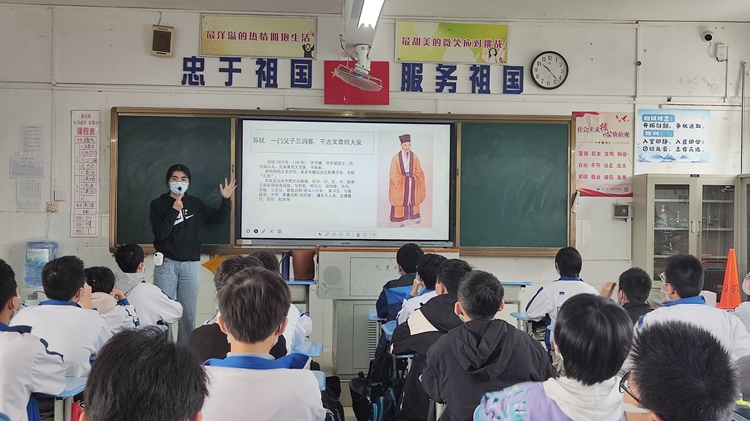 图6：蔡彩娟老师硬笔书法课堂精彩瞬间.jpg